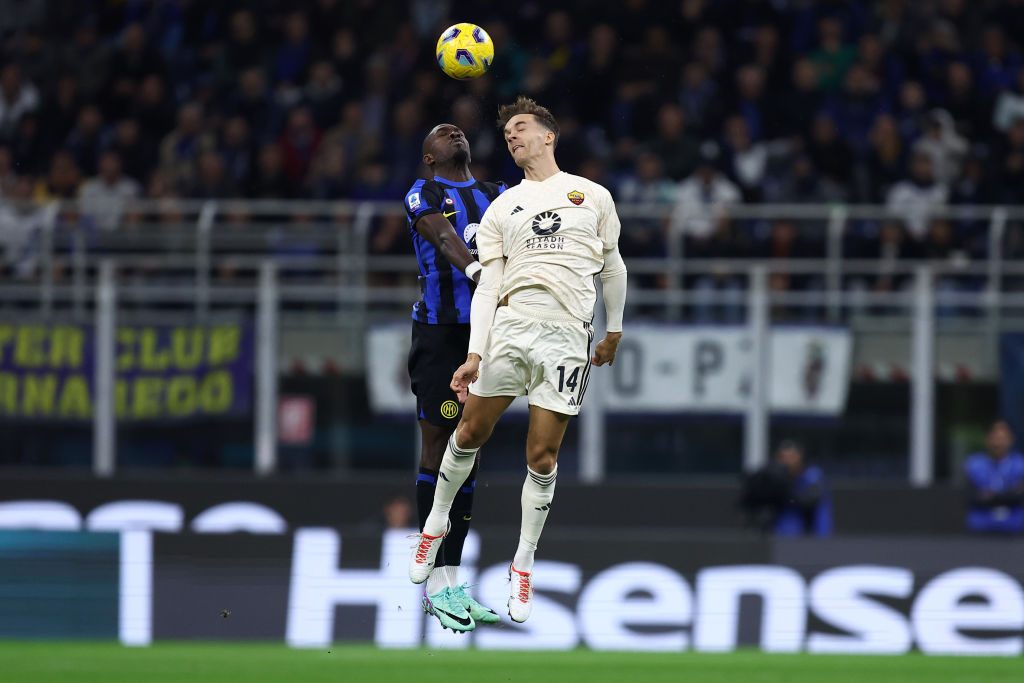 Diego Llorente in azione contro l'Inter