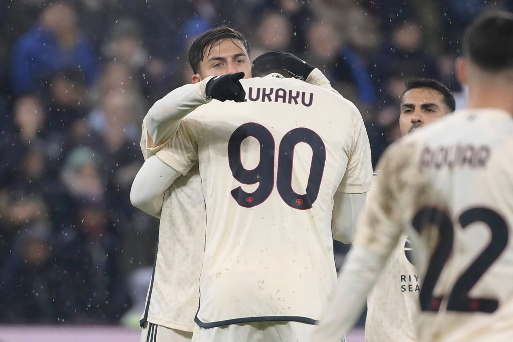 Dybala e Lukaku esultano dopo la rete al Servette