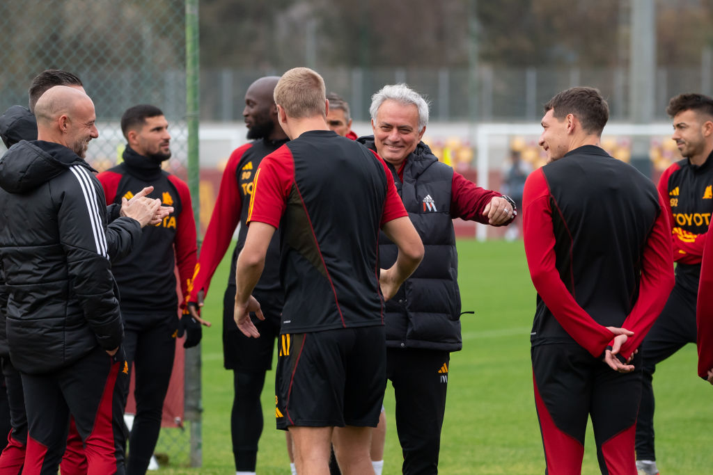 Mourinho abbraccia Kristensen in allenamento